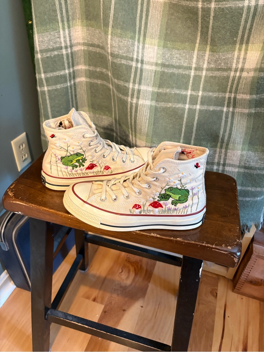 Converse Chuck Taylor’s 1970’s high embroidered frog/mushroom - Picture 2 of 12